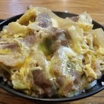 兼山 - 他人丼の具は牛ばら肉、玉ねぎ、そしてキャベツが入るのが珍しい！