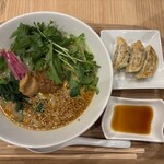 T's たんたん - 料理写真:金ゴマたんたん麺、ベジ餃子