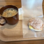 ペンギンベーカリーカフェ - 料理写真:ペンギン生ドーナツ十勝牛カスタード・コーヒー