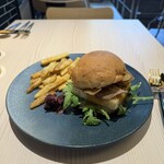 Burger POLICE - 京都限定　京豆腐の揚げ出しヴィーガンバーガー（斜め上）