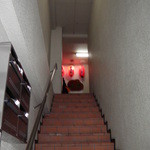 居酒屋三平 - 階段で2Fへ