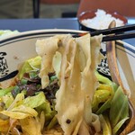 八鮮大連餃子 - 牛肉ビャンビャン麺（980円）