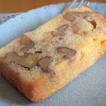 マーロウ - 料理写真:カットケーキ　くるみ¥399（半分にカット）