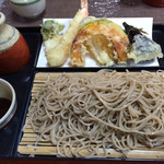 Tamagawa Shokudou - 40年も食べ続けています、名物天ざるそば