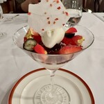 ダイニングルーム - ホワイトチョコレートと赤い果実のヴェリーヌ