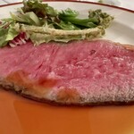 ダイニングルーム - 国産牛のローストビーフ グリーンサラダと山菜のフリット