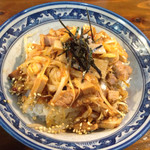 長町ラーメン - 半チャーシュー丼300円2015年3月19日
      ※台湾チャーシュー丼のハーフって感じです。
      
