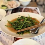 海南鶏飯食堂 - 豆苗の炒め物
