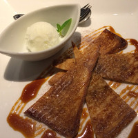博多みやちく - デザートは、お肉が乗っていたパンをこのように仕上げます。