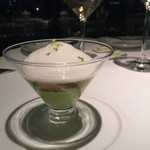 春の訪れ。さやえんどう、ずわい蟹、トマトの3層がきれいです