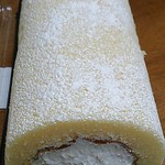 北海道スイーツ合同会社 - 17cmの長さで太めのロールケーキです。