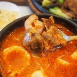 白釜飯 純豆腐火鍋 まん馬 - 特上カルビ スンドーフ定食（スンドーフ：海老、牛肉、あさり）