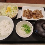松屋 - 料理写真:牛焼肉定食890円。