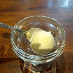 キッチン ハセガワ - バジルアイス　甘さはかなり控えめ。バジルでさっぱり、生クリーム感でこってり。不思議な感じ