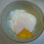 玄米ハウス ひろ作 - 平飼いたまごの温泉玉子♪+100円♪餌にビタミンなどを使用してないので天然の、本物の黄身の色♪あえて割っての撮影♪