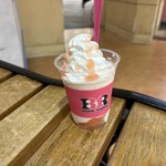 サーティワンアイスクリーム - ドリンク写真:白桃みるくシェイク750円。