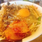 麺屋久兵衛  - 汁なしの具材たちと麺は中太卵麺でちゅるちゅる