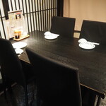 すし居酒屋 樽 - 店内（テーブル席）