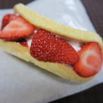 フルーツ工房 - 2015年03月09日（月）　PM 12:30　苺家のオムレット（350円・税込）