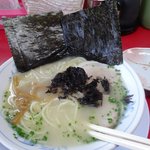 南京ラーメン 黒門 - 焼き海苔とバラ干しを贅沢にトッピング