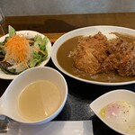 Arc-en-ciel - チキンカツカレー大盛り。ポーチドエッグもグー