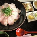 越前田村屋 - 寒ブリ炙り丼