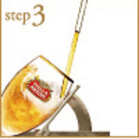 step3:45度にグラスを傾け、ビールを注ぎます