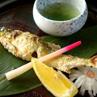 香ばしくふっくらと。五感で愉しむ贅沢な「鮎の塩焼き」を
