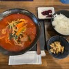 なにわ大衆酒場の赤い星 - 牛肉旨辛ラーメン定食（白ご飯少なめ）