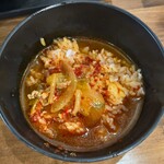なにわ大衆酒場の赤い星 - ご飯にスープをかけて雑炊風に