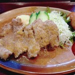 洋食屋 カーネリアン - ポークステーキ＆ソーセージ定食1530円（2026年5月）