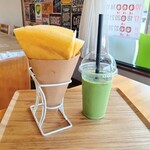 V TWIN cafe - ドリンク写真:シュガーバタークレープと抹茶フラッペ(ホイップなし)