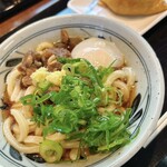 香の川製麺 - 料理写真:牛すじぼっかけうどん(冷)+いなり