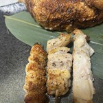 鳥周 - 半丸焼きチキン、ねぎま串、ぼんじり、砂肝、ハツ串、もも串、名物串焼き