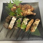 鳥周 - 半丸焼きチキン、ねぎま串、ぼんじり、砂肝、ハツ串、もも串、名物串焼き