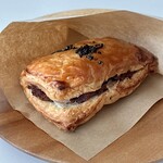 信州よこや農園アップルパイ工房 - 春限定 手づくりよもぎ餅あんこパイ(\430)