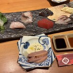 西銀 ぼたん - 刺身盛り合わせ(2人前) 
            　厳選された刺身がねっとりとした食感で美味しい
            　頂きました