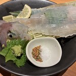 西銀 ぼたん - 佐賀県　呼子の活き造りヤリイカ刺身　¥6,600                         
            　少し金額ははりましたが、呼子産だけあって新鮮で
            　透明な身が程よいコリコリ感もあり美味！