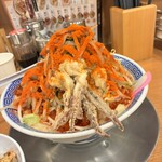 タンメン トナリ - 辛激ラーメンLev4 ＋ゲソ揚げ＋野菜追加
