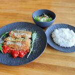 チェリーゴルフ讃岐コース - 料理写真:特製トマトソースのチーズチキンカツレツ、ライス、サラダ