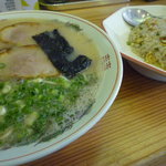 梁山泊 - サービスセット（ラーメン＋ミニチャーハン）