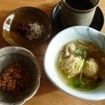 里海邸　 - 【朝食】 つみれ煮、納豆、しらす干、アミ佃煮