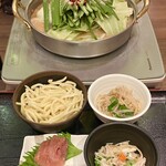 博多名物 もつ鍋 笑楽 - 