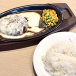 ガスト - チーズONチーズINハンバーグのライスセット(無料日替わりスープ付き)