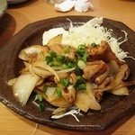 一軒め酒場 - 豚ホルモン炒め300円