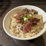 炭火焼肉 焼きしゃぶ にく式 - コムタンスープで炊いた炊き込みご飯