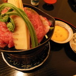 東條 - 春野菜（うるい・こごみ・せり・新筍）と阿波牛のすき焼き