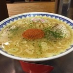 龍上海 - ラー博は俺の社員食堂。  赤湯からみそラーメソ！  最初は魚介の味わいを感じるが、次第にからみそでちょーパワフルな味わいに変化。食後はブレスケアですよ、はは。