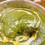 スナン - ほうれん草チキンカレーの肉