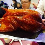天厨菜館 - 北京ダックのおっぴろげを見せてくれます♡ビジュアルだけでかなり悶絶な鶏男でございます(笑)